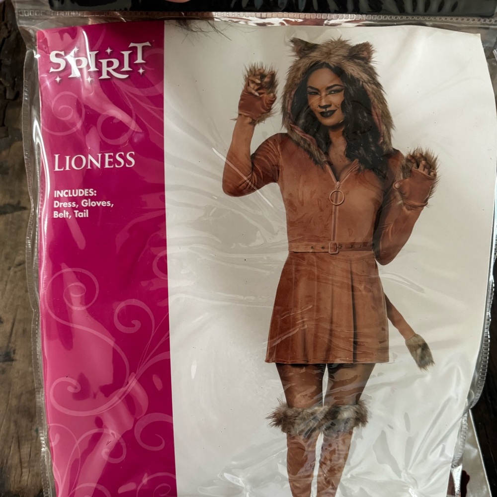 Spirit Lioness costume size M women’s NWT